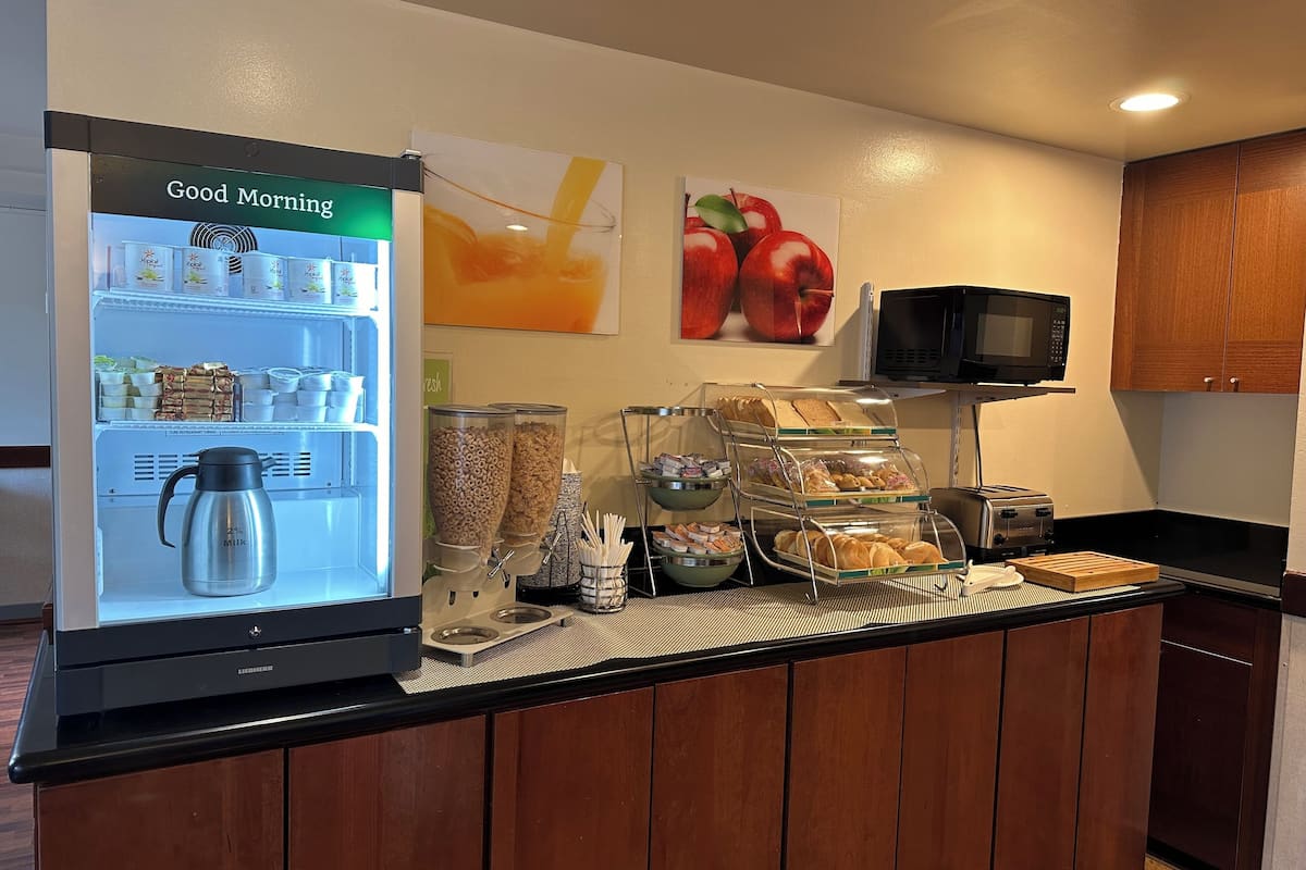 free daily continental breakfast