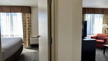 Suite, 1 King Bed with Sofa bed, Non Smoking