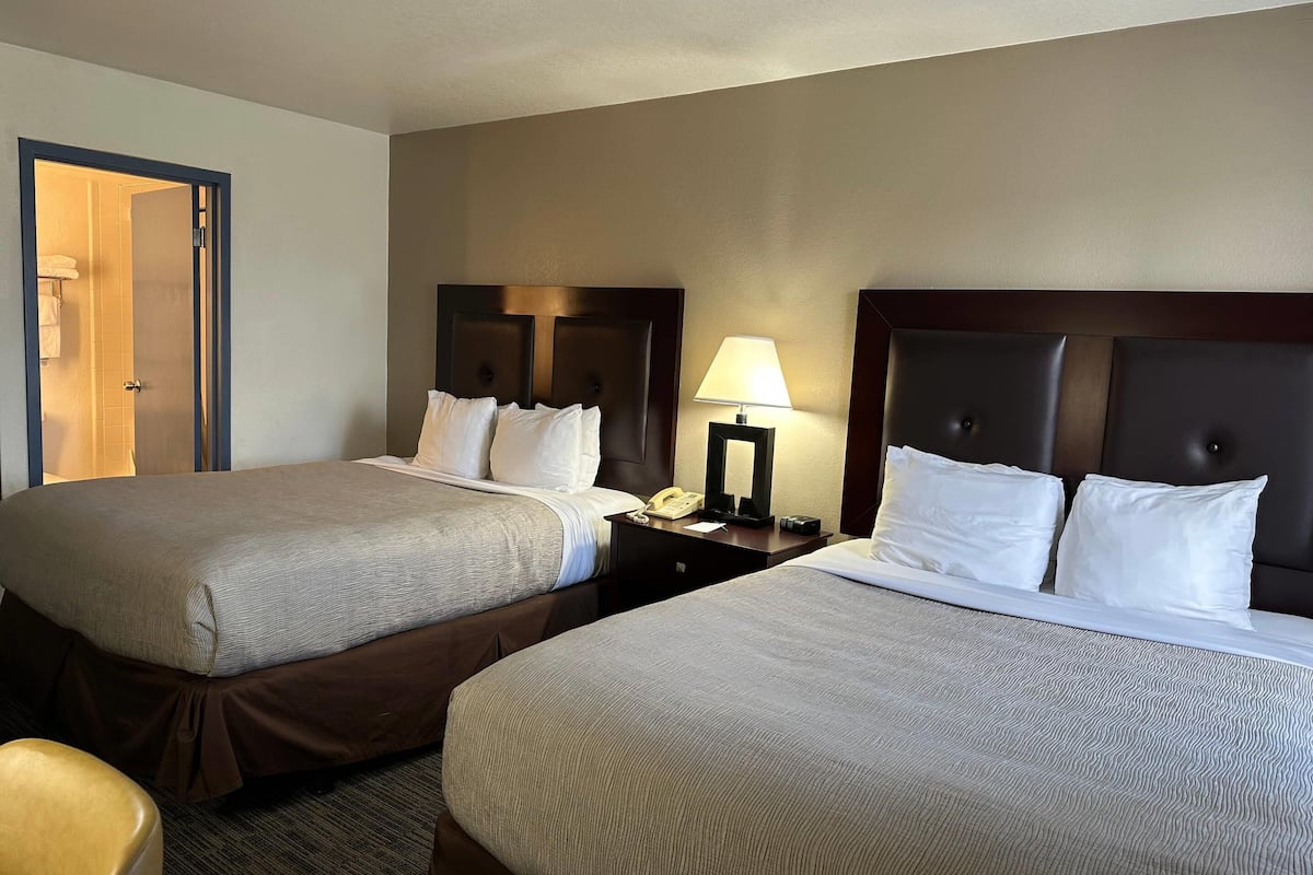 Colchones con pillow-top, escritorio y espacio para trabajar con laptop