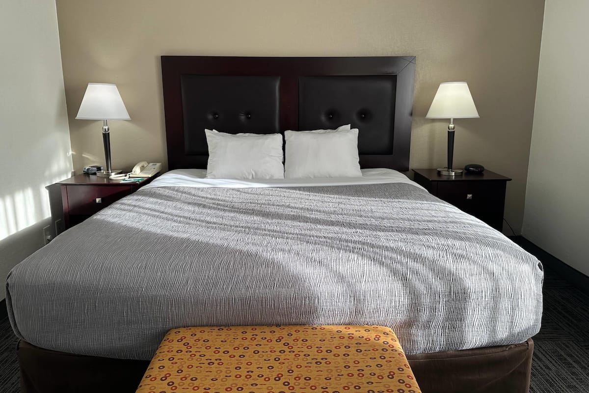 Colchones con pillow-top, escritorio y espacio para trabajar con laptop