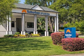 Exterior - Suburban Studios Tallahassee near University (Tallahassee)