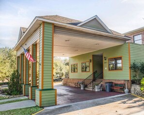 Exterior - Suburban Studios Tallahassee near University (Tallahassee)
