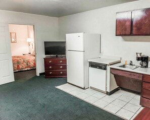 Escritorio y espacio para trabajar con laptop 