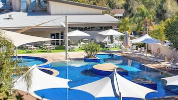 迷你吧、房內夾萬、書桌、遮光窗簾/窗簾