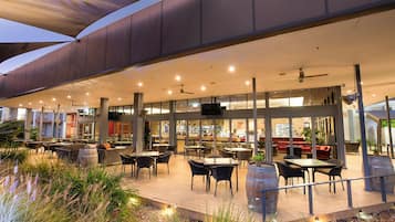 3 restaurants servant le petit déjeuner