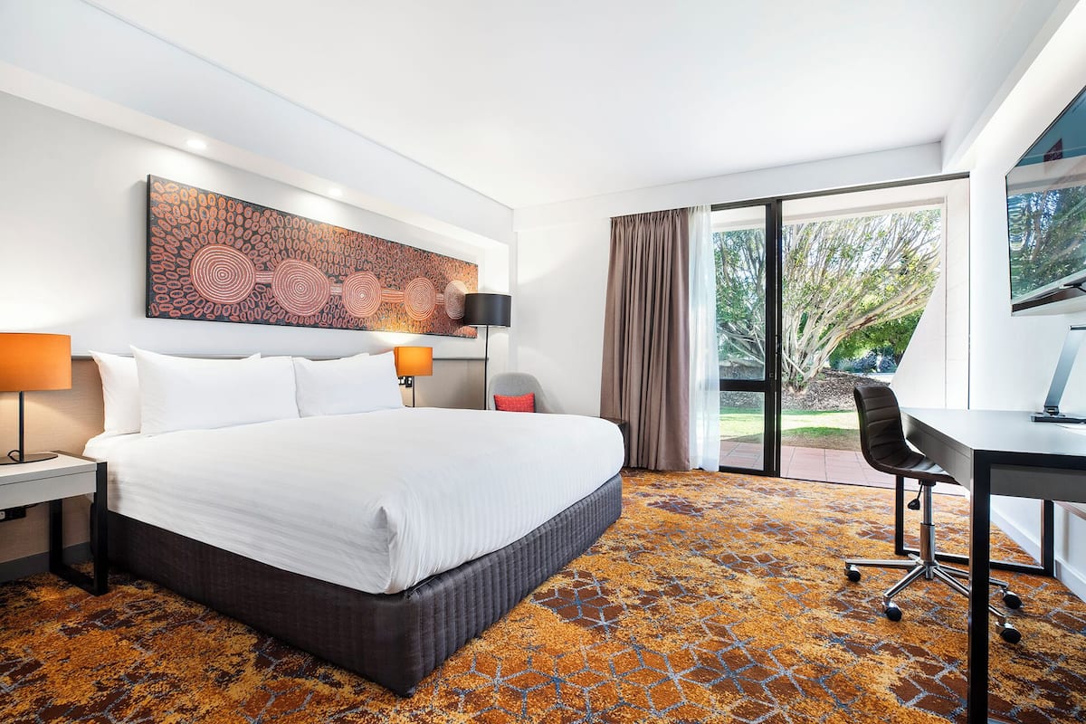 Standard Room, 1 King Bed