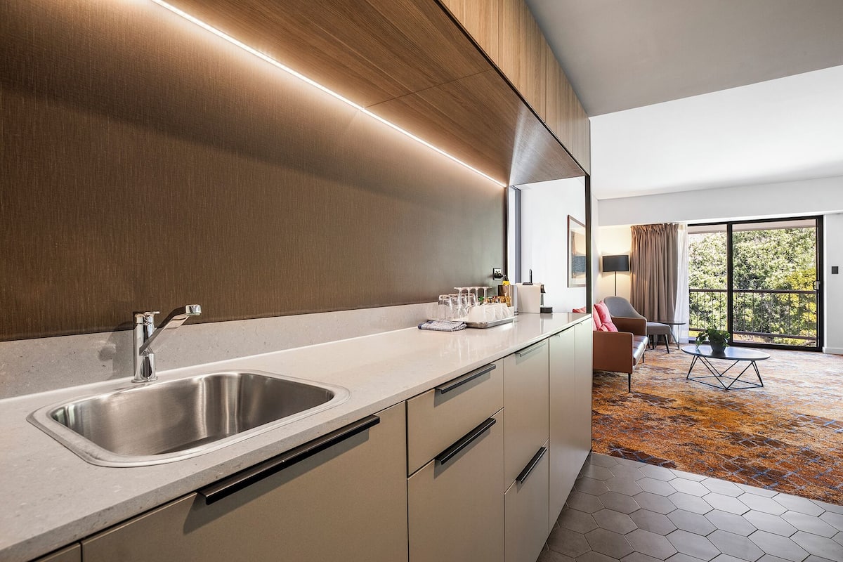 suite, 1 bedroom | minibar