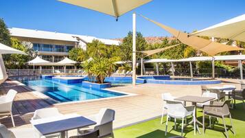 Exercise/lap pool