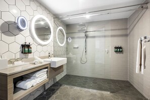 Suite, 2 Queen Beds | Bathroom