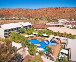 Exterior - Crowne Plaza Alice Springs Lasseters by IHG (Desert Springs)