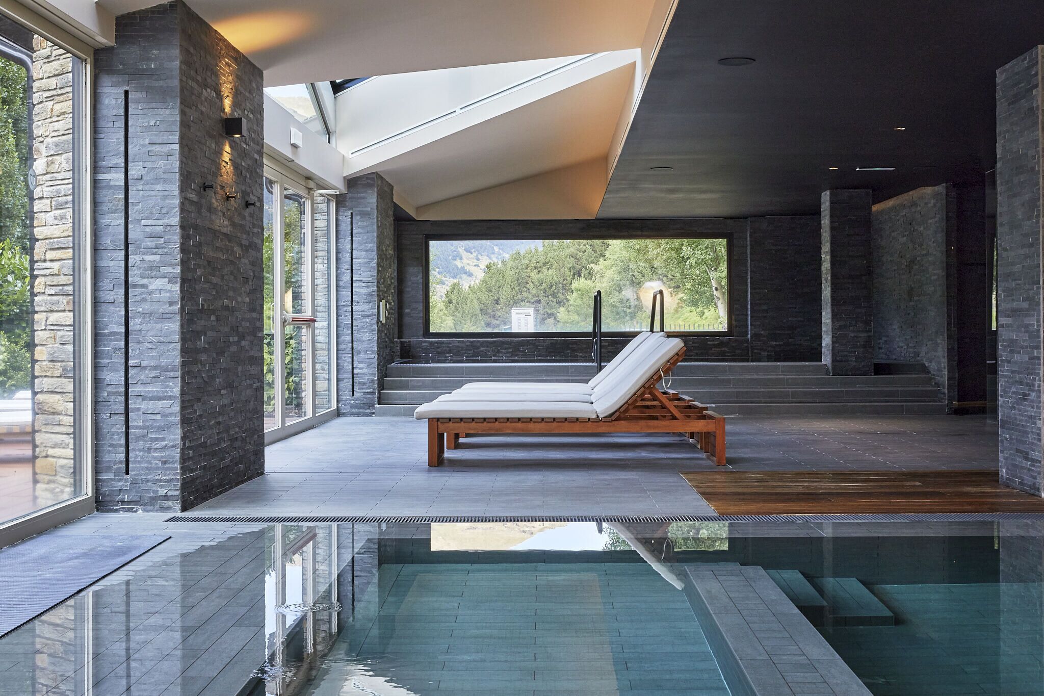 Behandelingskamers voor koppels, een sauna, een stoombad