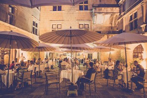 Dinner served, French cuisine, al fresco dining 