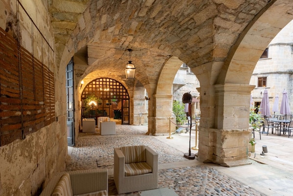 Lobby - Chateau des Ducs de Joyeuse, BW Signature Collection (Couiza)