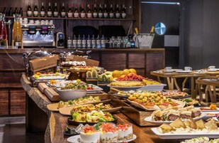 Daily continental breakfast (EUR 17 per person)