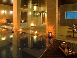 Outdoor pool, sun loungers - Axel Hotel Barcelona - Adults Only (Barcelona)