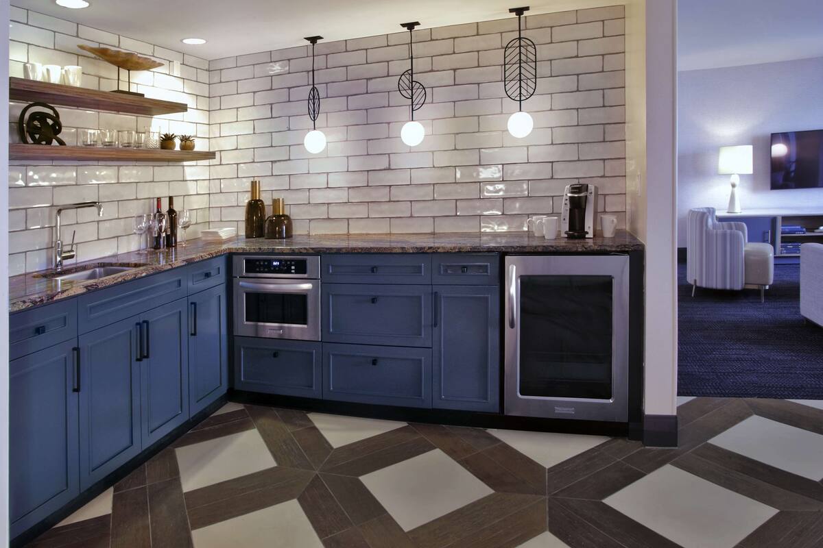 premium suite, 1 king bed | private kitchen | fridge, coffee/tea maker