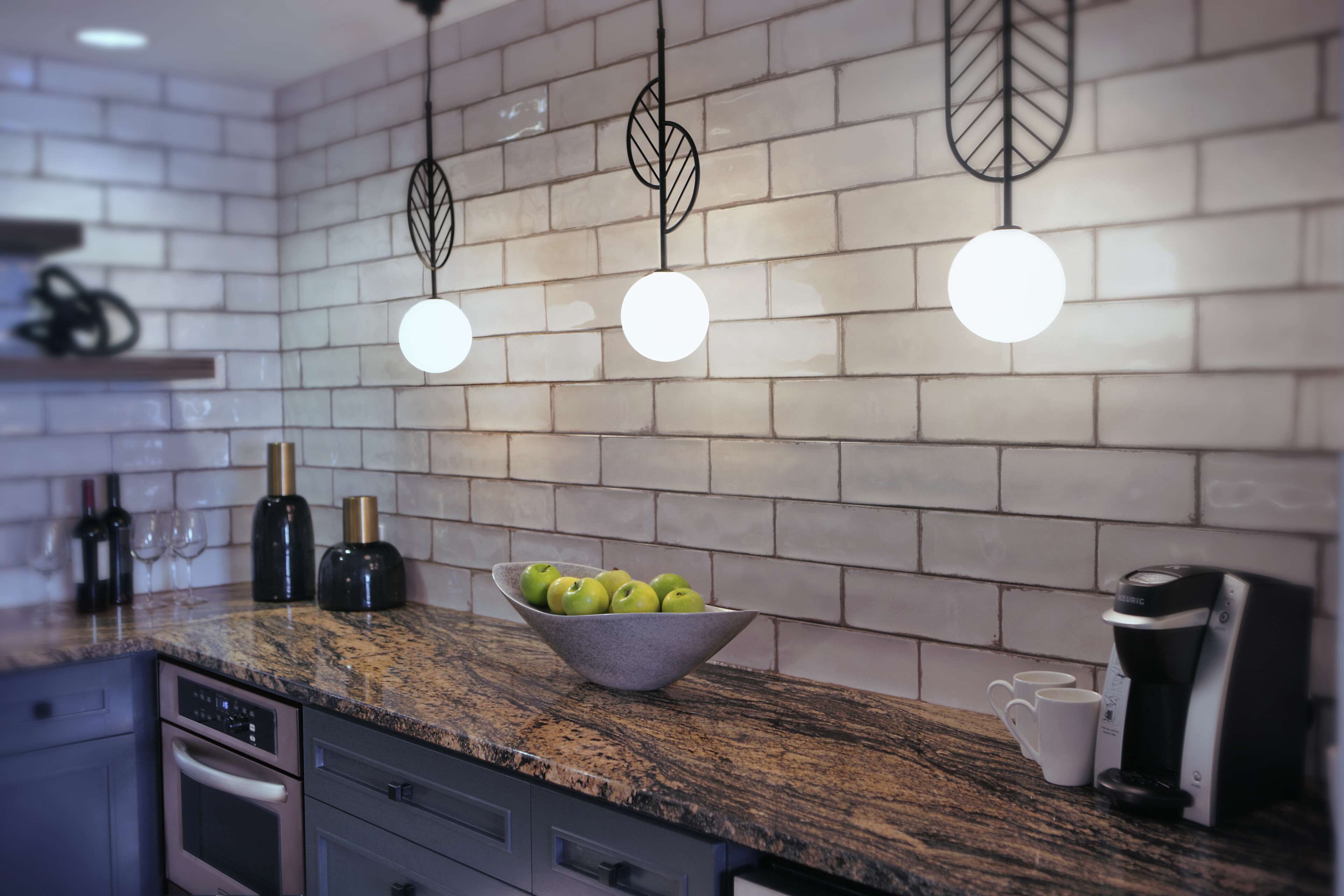 fridge, coffee/tea maker