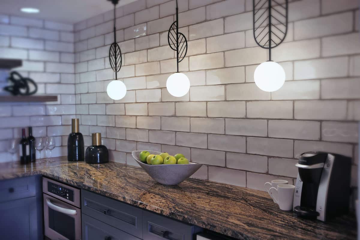 fridge, coffee/tea maker