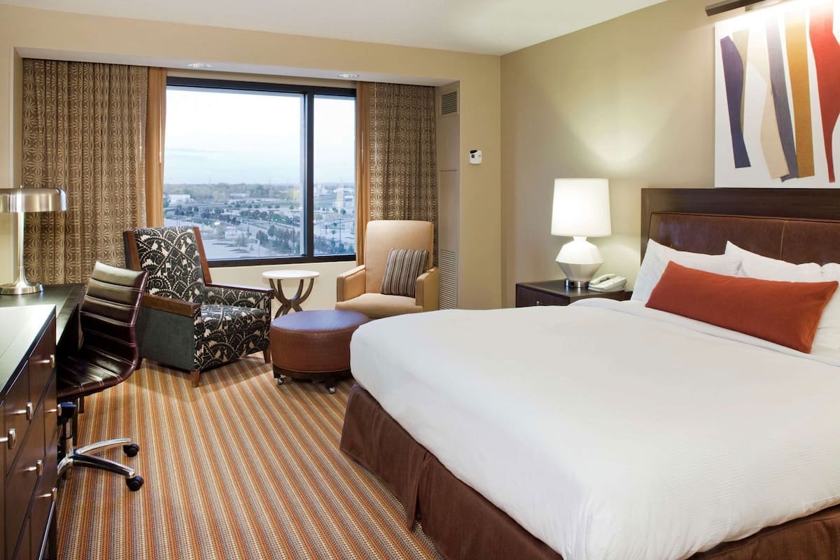 Premium bedding, pillow-top beds, in-room safe, laptop workspace