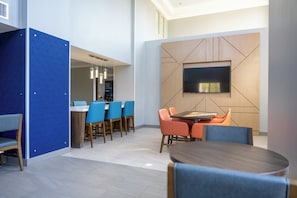 Free buffet breakfast - Holiday Inn Express & Suites Vicksburg by IHG (Vicksburg)