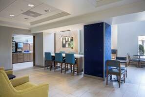 Free buffet breakfast - Holiday Inn Express & Suites Vicksburg by IHG (Vicksburg)
