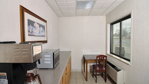 Breakfast area - Best Budget Inn Sandusky (Sandusky)