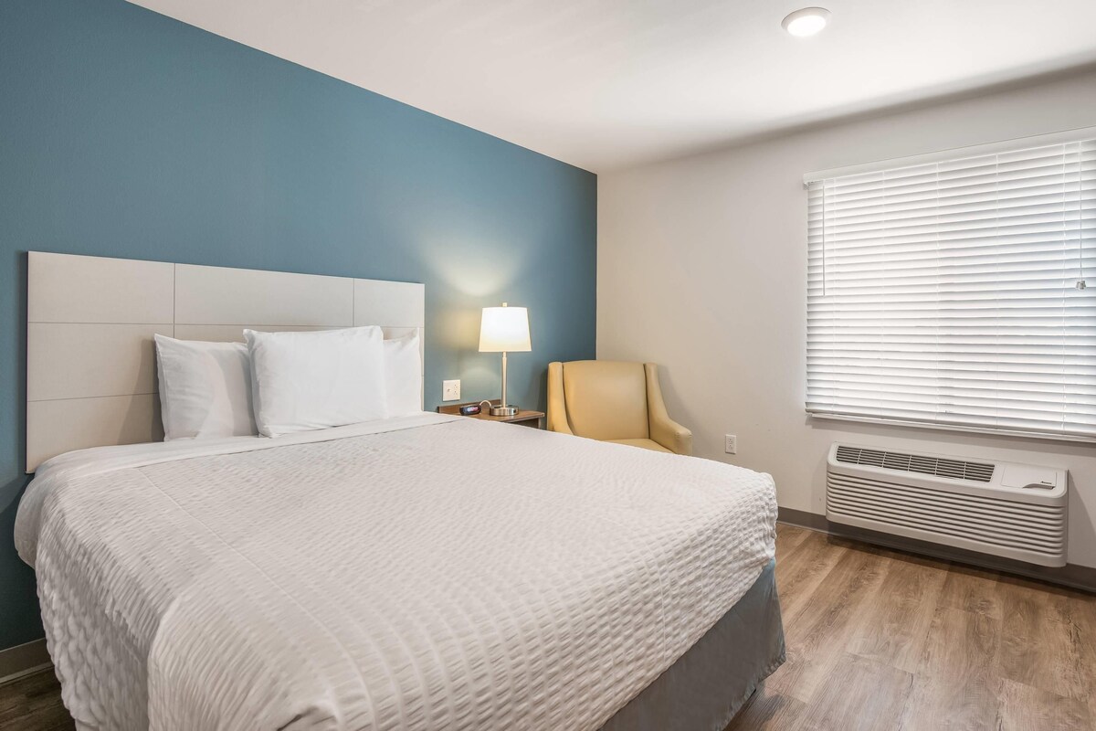 Habitación estándar, 1 cama Queen size, para no fumadores | Escritorio y espacio para trabajar con laptop 