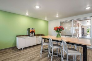 خدمة المقهى