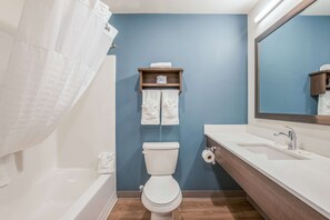 Hair dryer, towels, soap, shampoo - WoodSpring Suites Chicago Midway (Burbank)