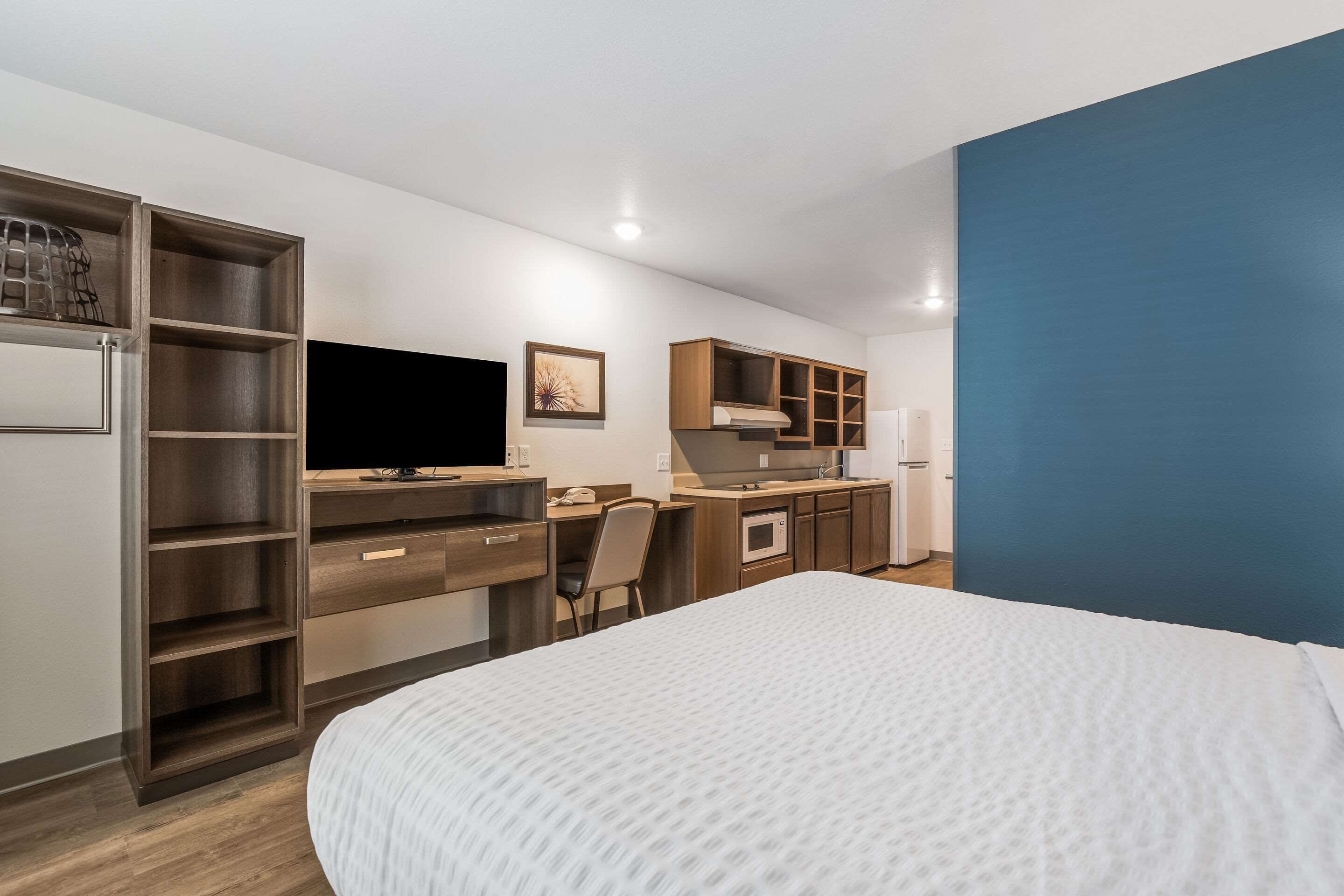 desk, laptop workspace, iron/ironing board, free wifi