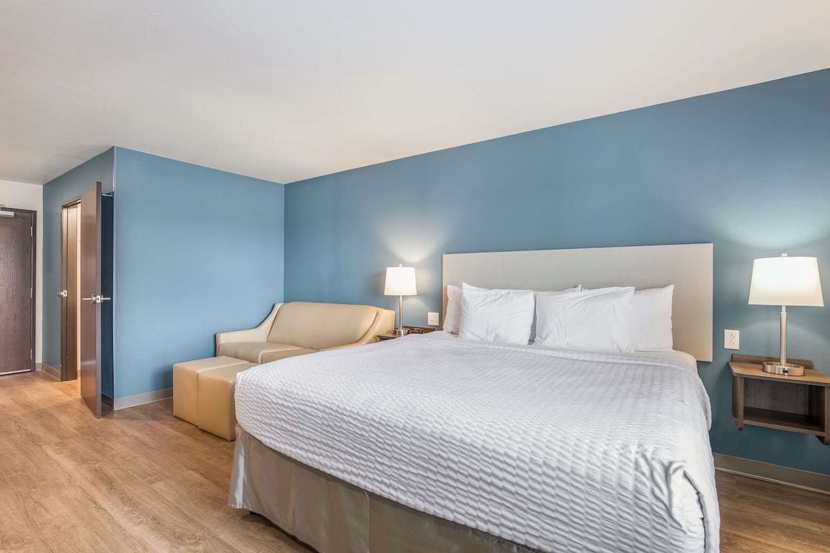 desk, laptop workspace, iron/ironing board, free wifi