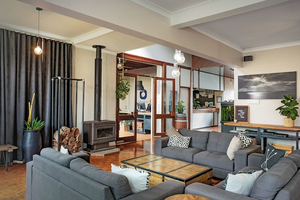 Breakfast and dinner served