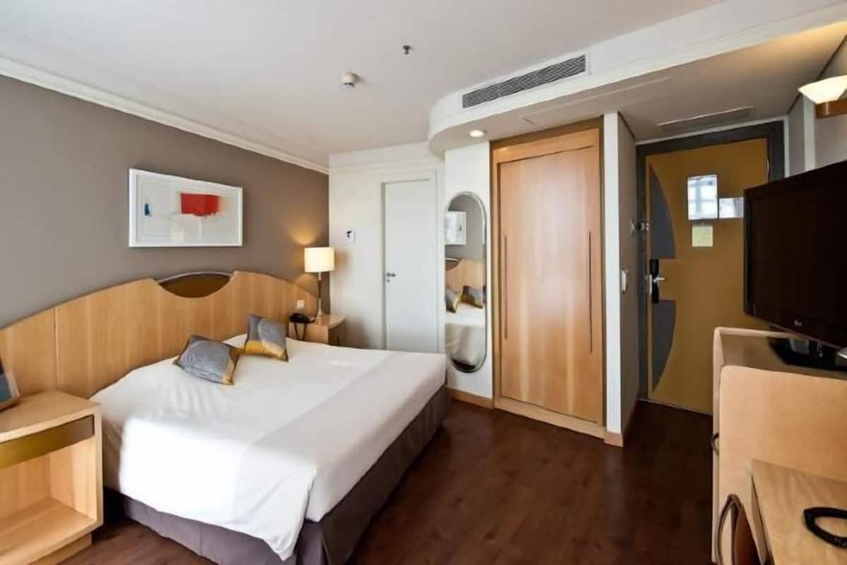 미니바, 객실 내 금고, 책상, 암막 커튼