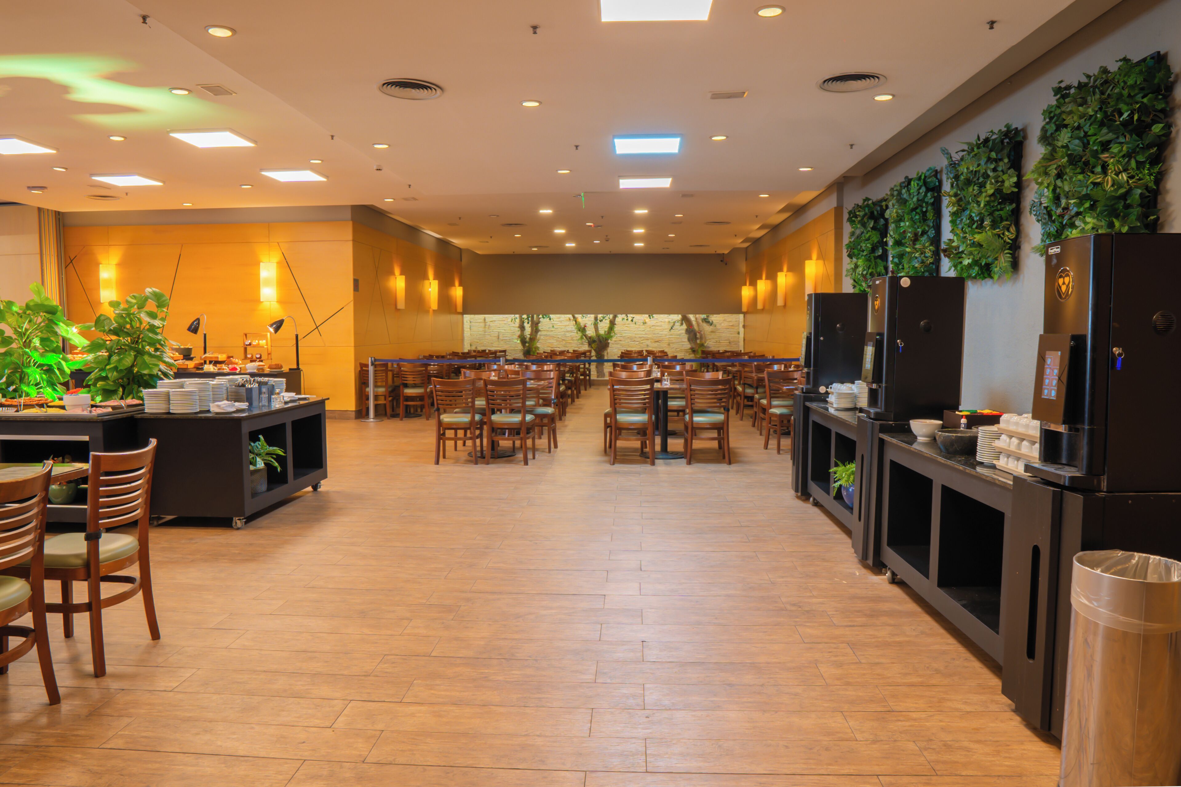 2 restaurants, breakfast, lunch, dinner served; international cuisine