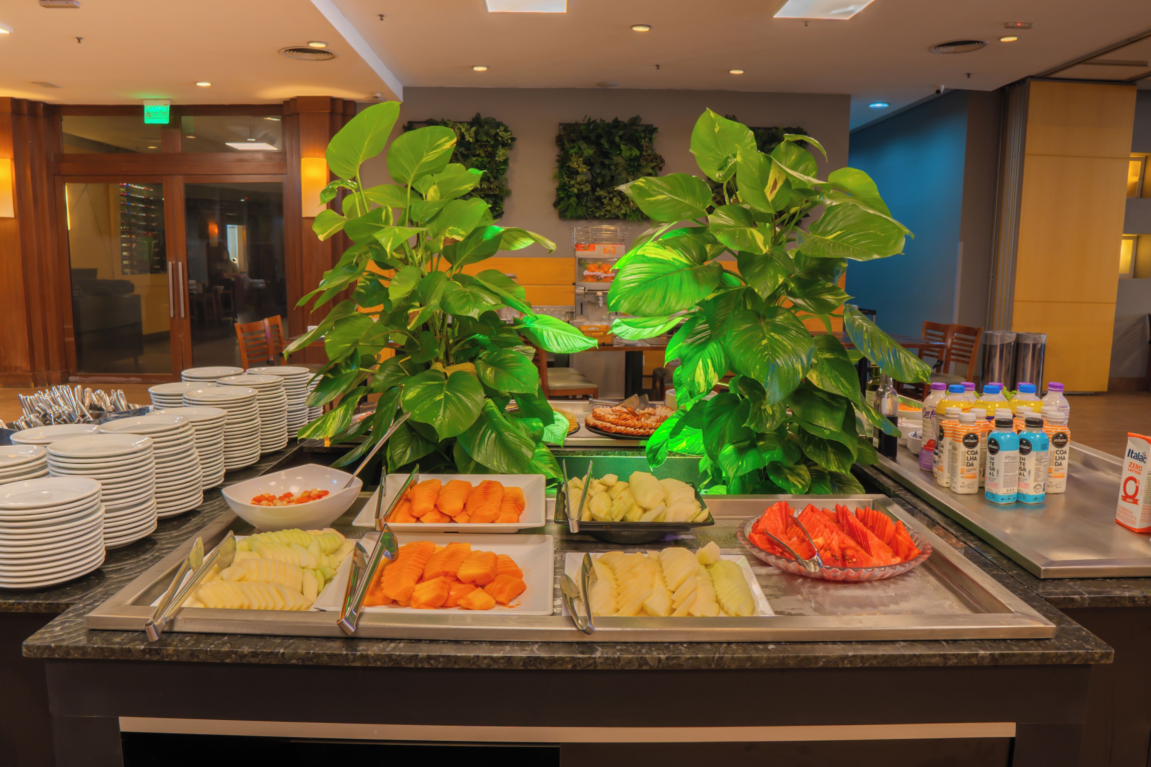 daily buffet breakfast (brl 71.5 per person)