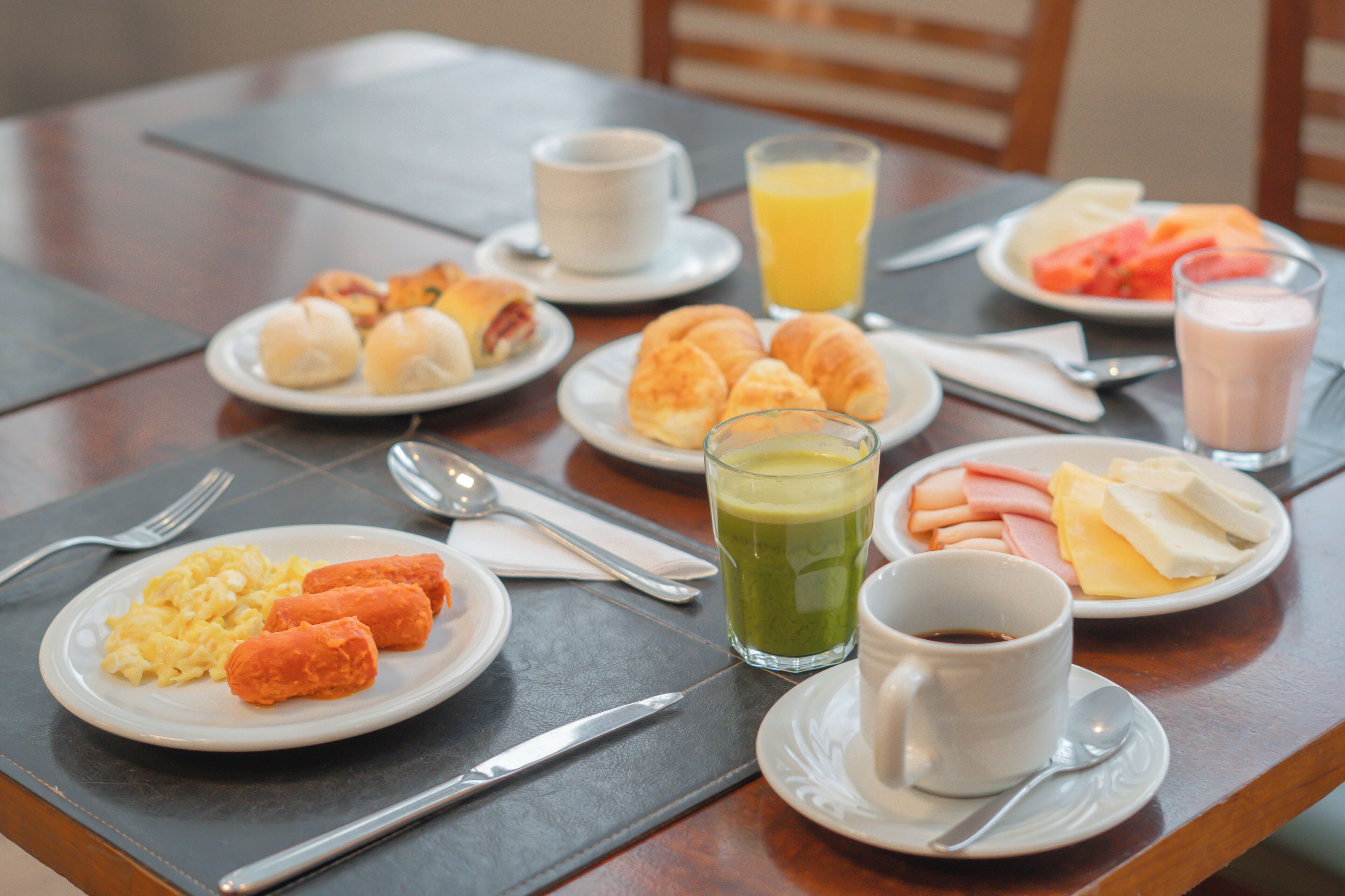 daily buffet breakfast (brl 71.5 per person)