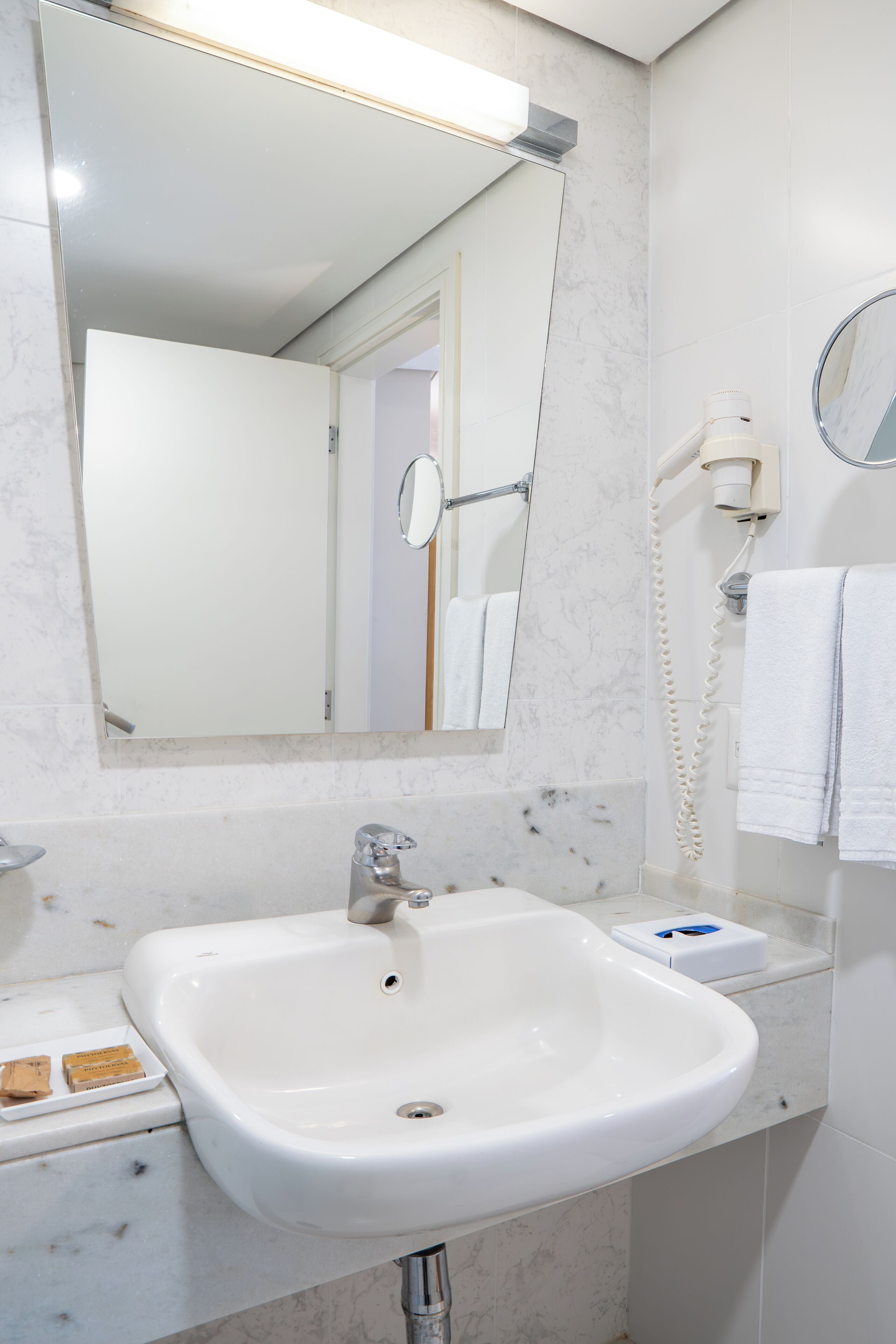 standard room | bathroom | eco-friendly toiletries, hair dryer, towels, soap