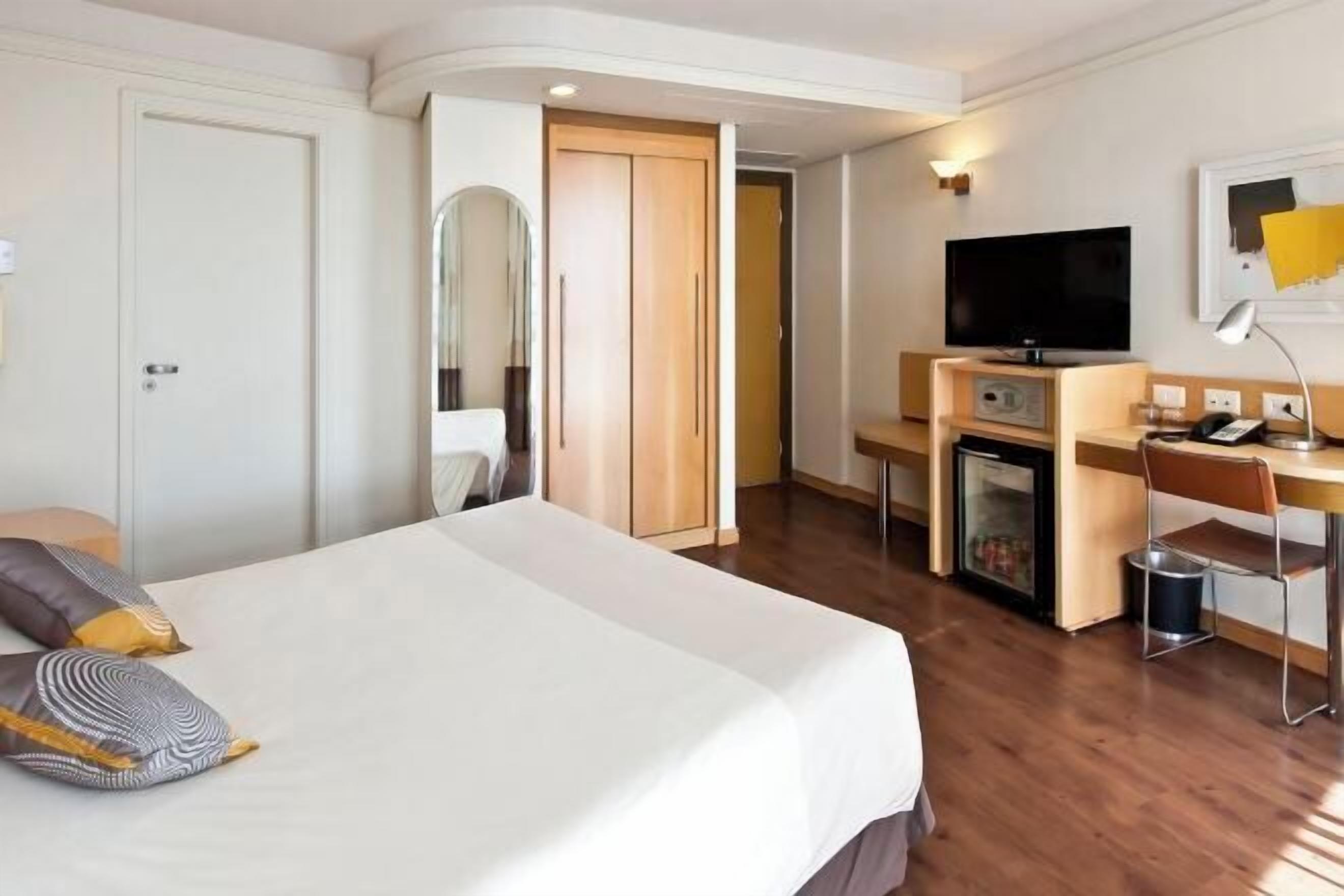 Minibar, in-room safe, desk, blackout drapes