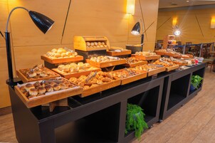 Colazione a buffet, servita tutte le mattine (71.5 BRL a persona) 