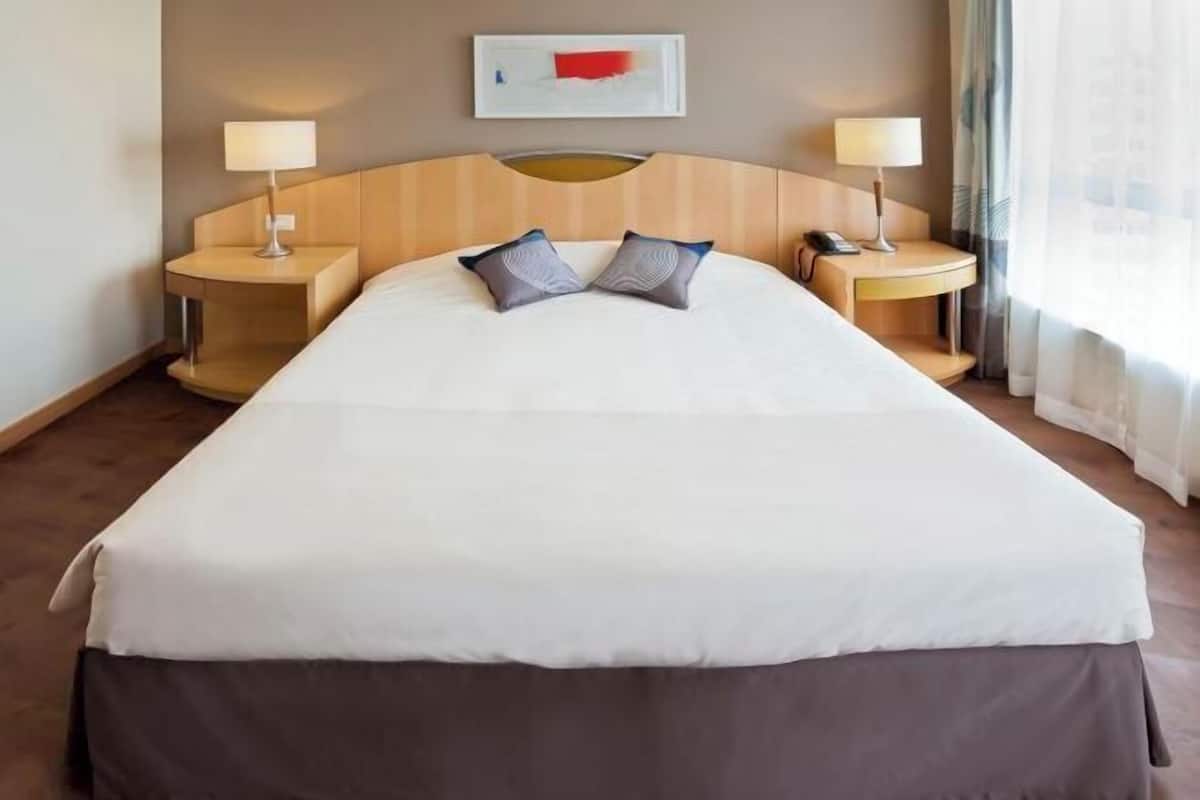 1 chambre, minibar, coffres-forts dans les chambres, bureau