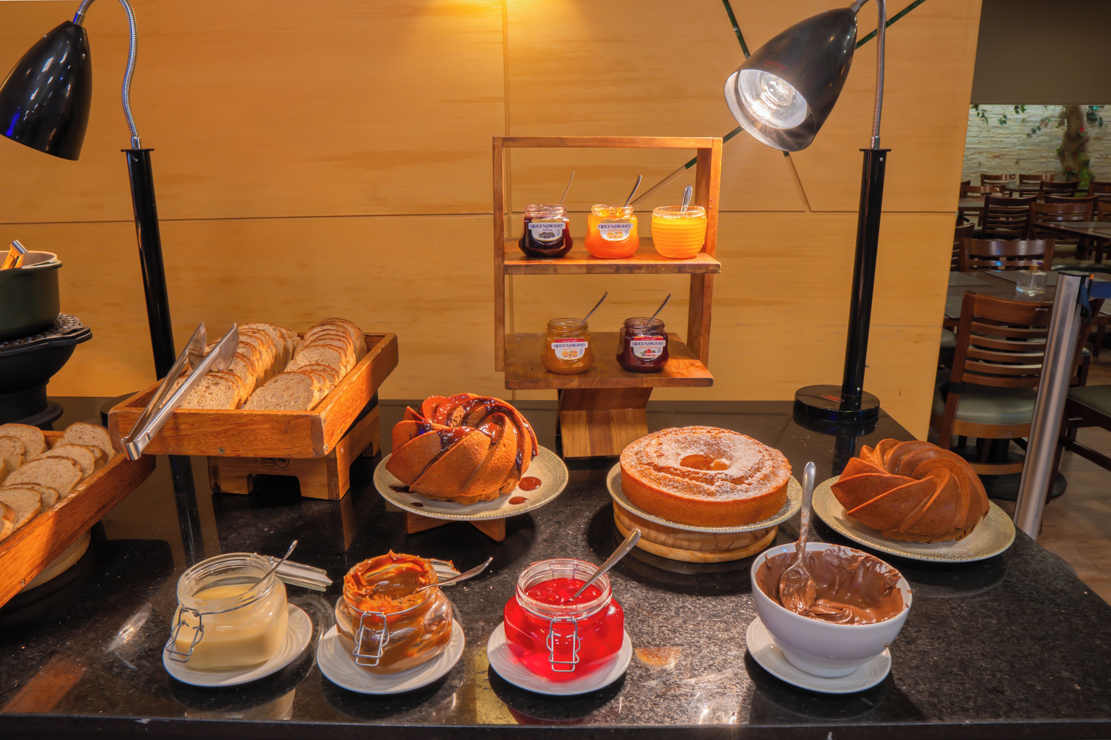 daily buffet breakfast (brl 71.5 per person)