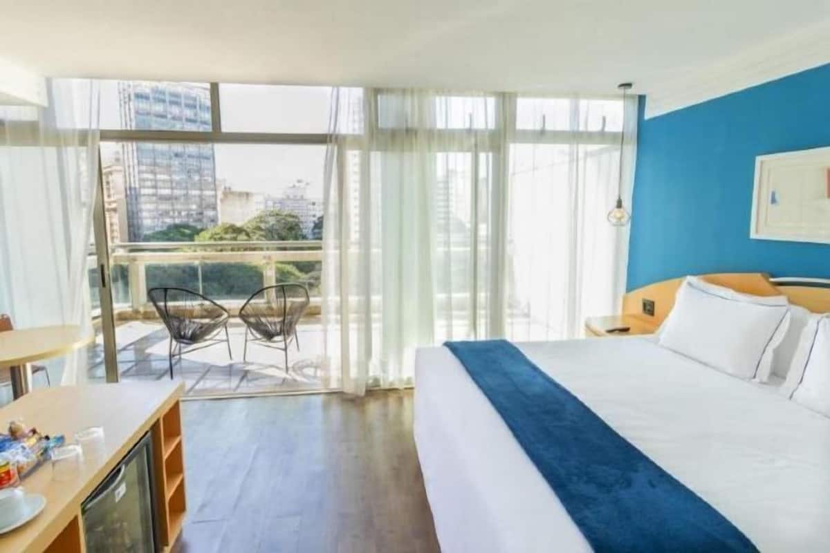 1 chambre, minibar, coffres-forts dans les chambres, bureau