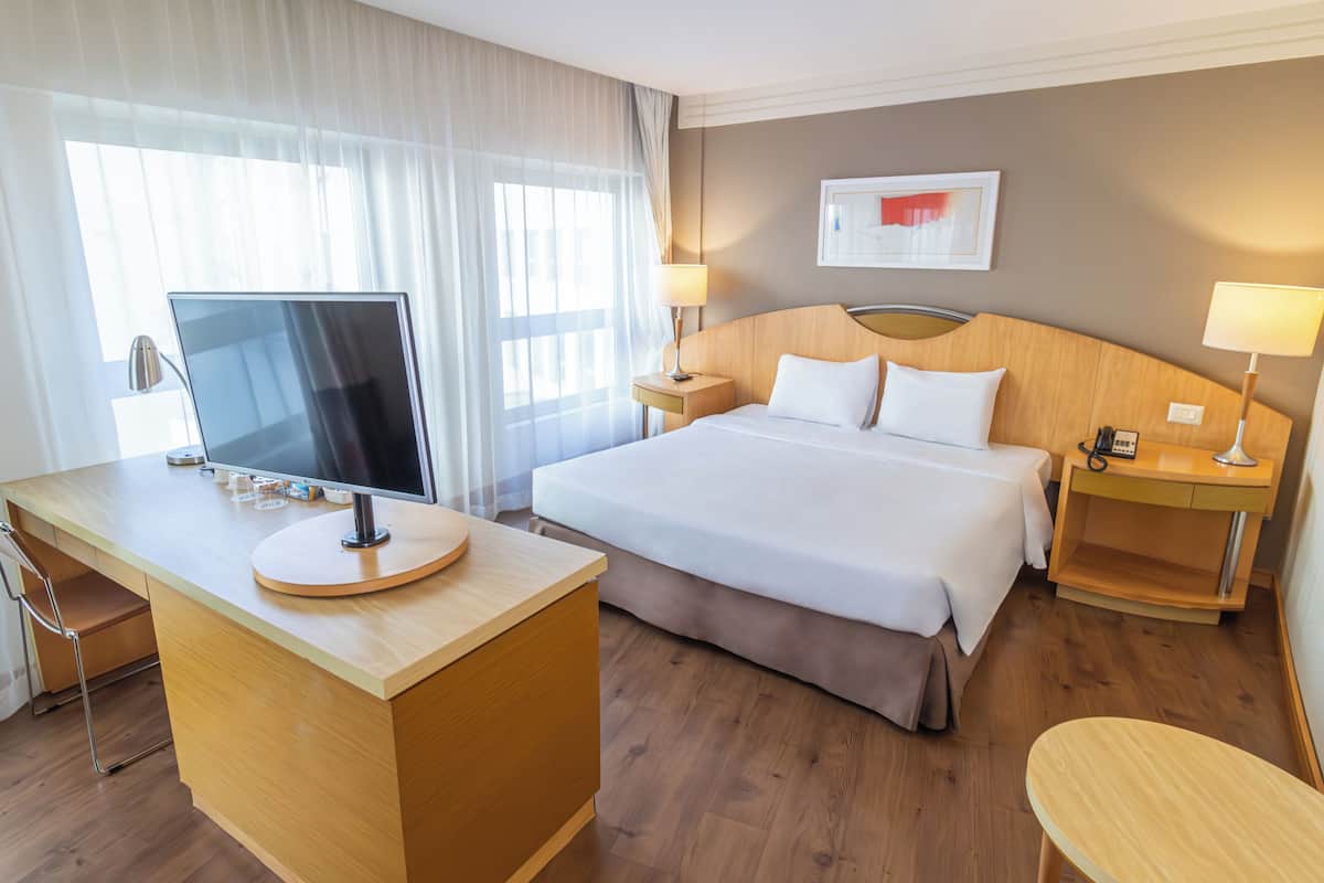 Quarto Standard com 1 cama de casal, Acessível | 1 bedroom, minibar, in-room safe, desk