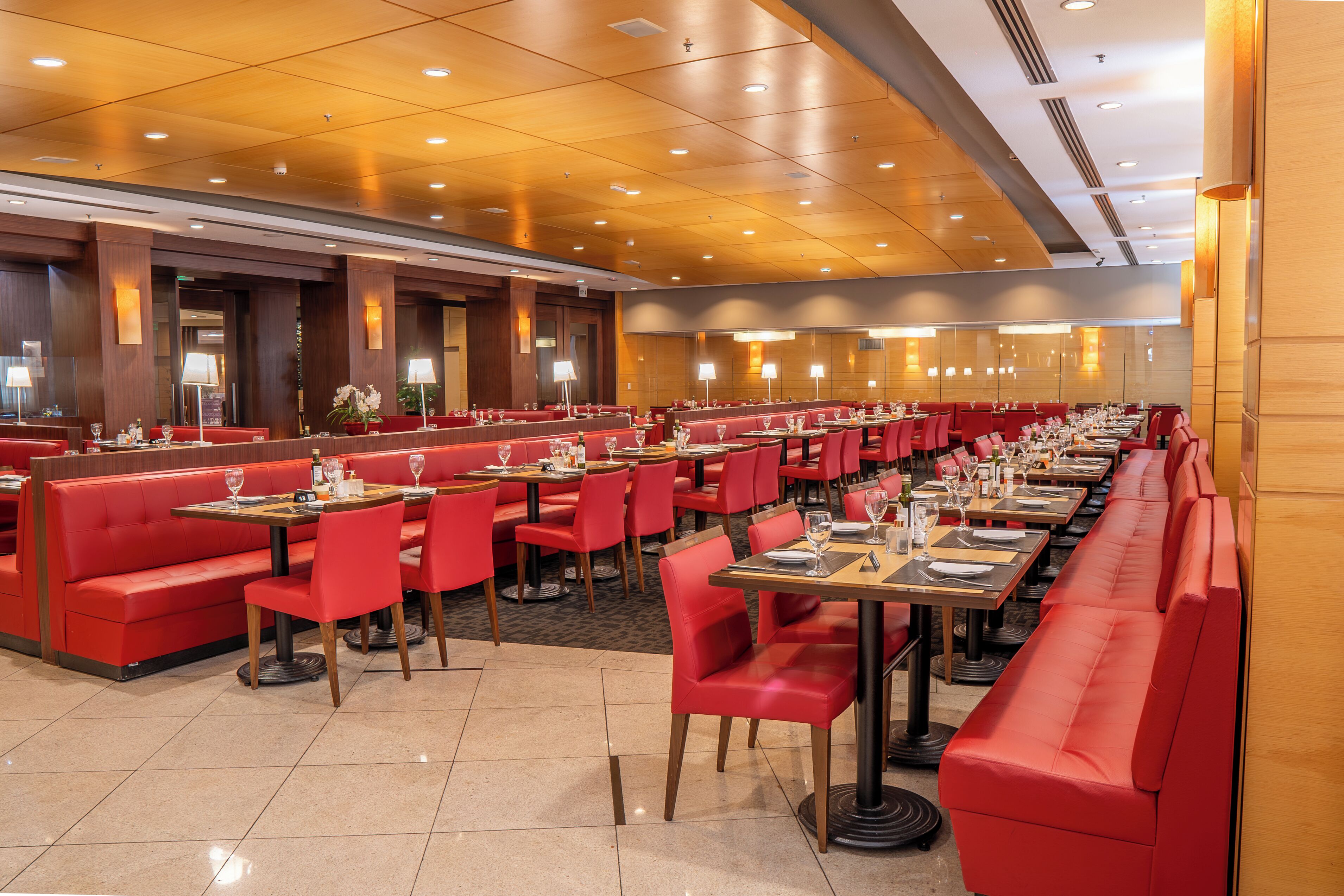 2 restaurantes, café da manhã, culinária internacional