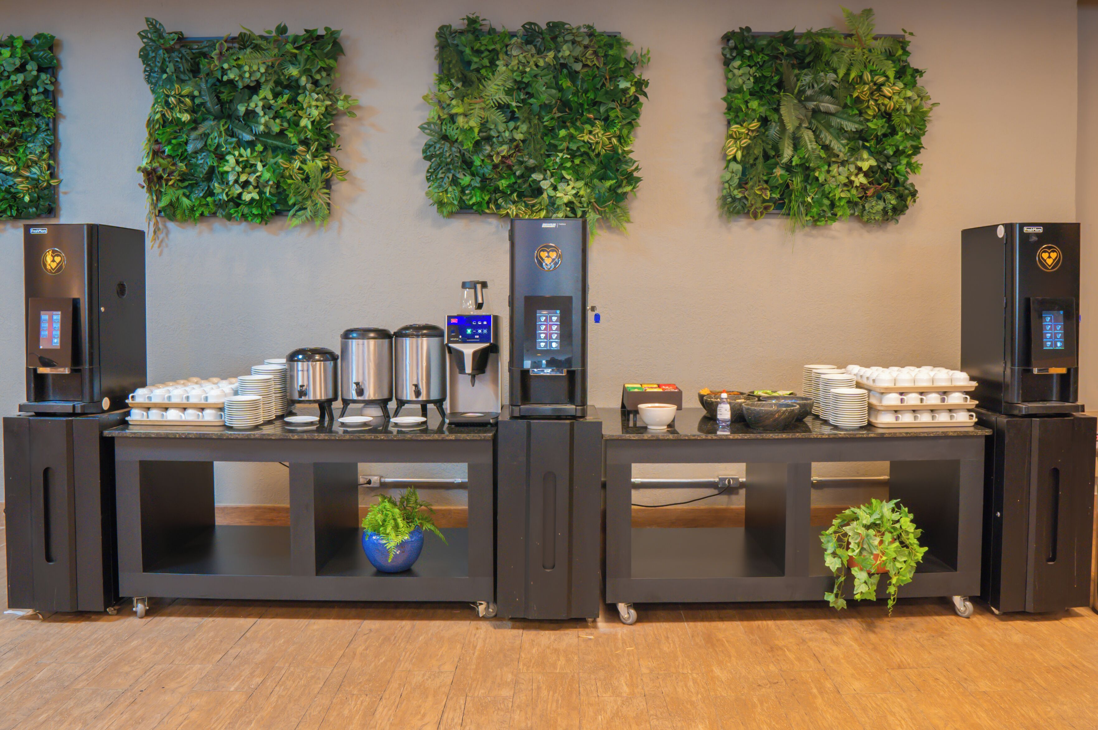 daily buffet breakfast (brl 71.5 per person)