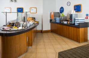 Free daily buffet breakfast - Holiday Inn Express Newport by IHG (Newport)