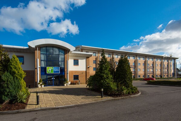 Exterior - Holiday Inn Express Newport by IHG (Newport)