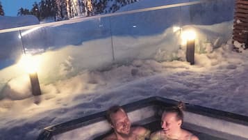 Sauna, hot tub, steam room, body treatments, aromatherapy
