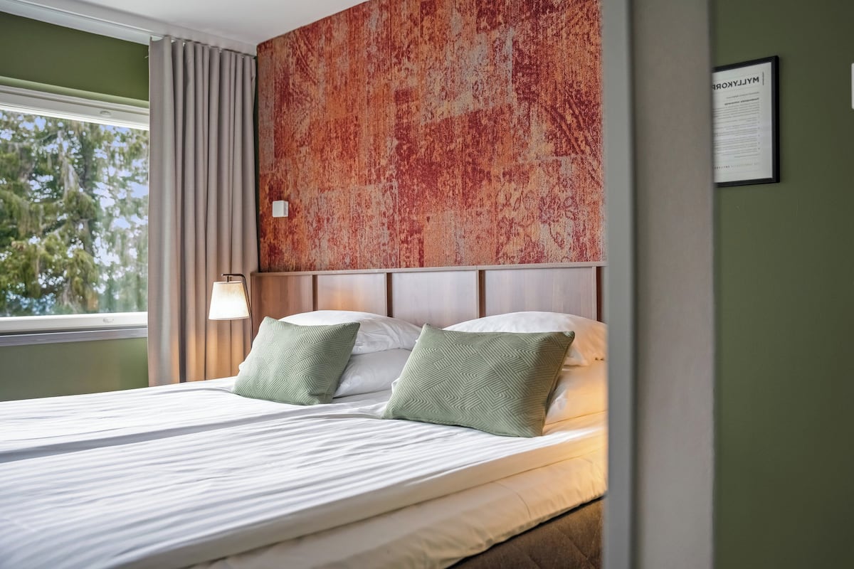 standard room, 1 king bed | blackout curtains, iron/ironing board, travel cot, free wifi