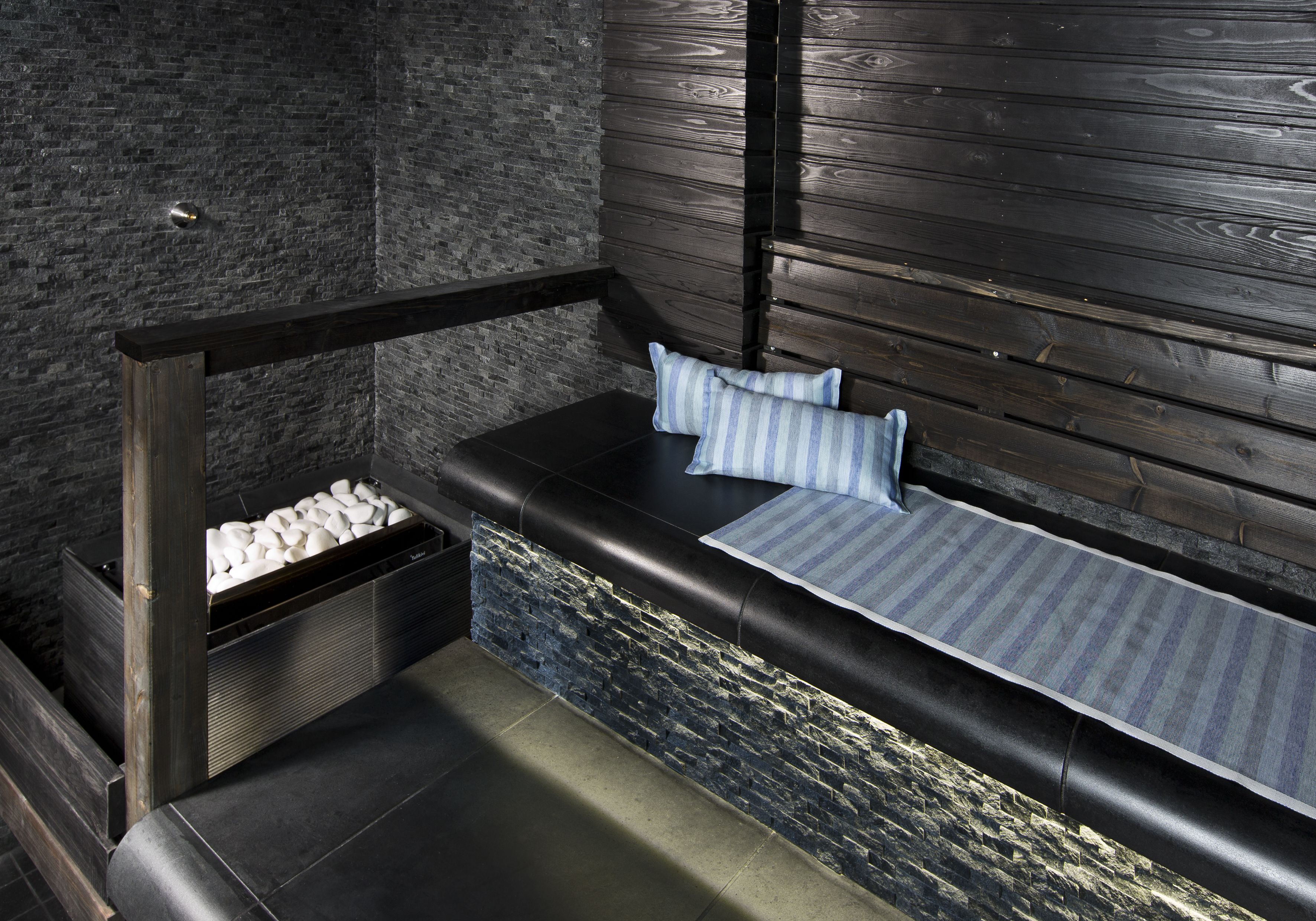 sauna, hot tub, steam room, body treatments, aromatherapy